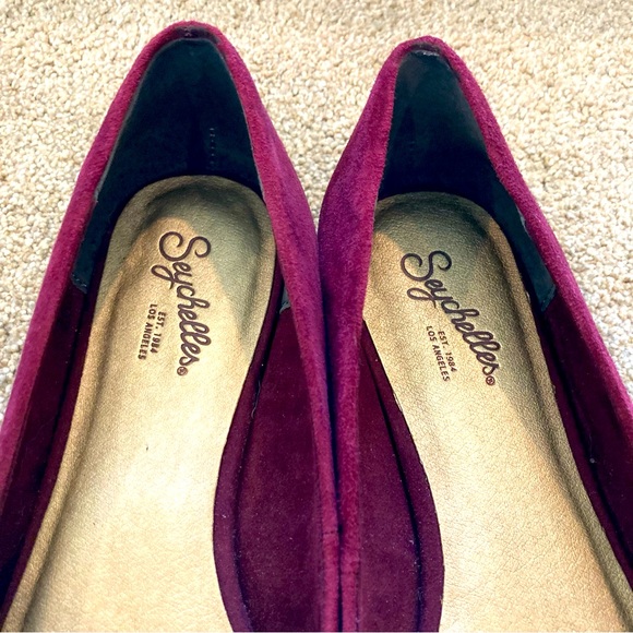 6.5 Seychelles Downstage Burgundy Suede Flats, Ruffled Suede Detail - Picture 4 of 6
